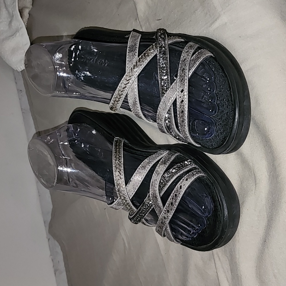 Skechers metallic silver low heeled sandals